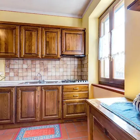 Lombriciano Sleeps 23 With Pool Air Con And Wifi Villa